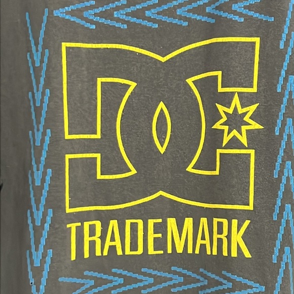 DC Crew short Sleeves Graphic Tee shirt - Gray - Size XL - Picture 2 of 4